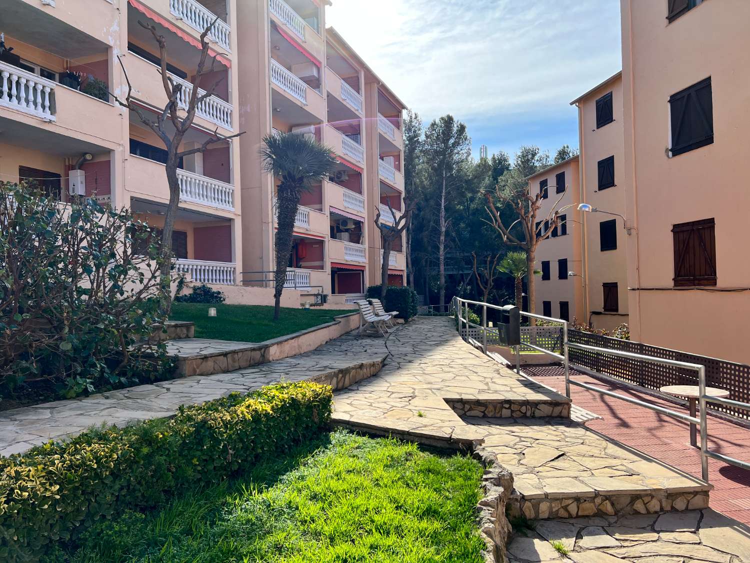 Appartement avec grande terrasse et piscine