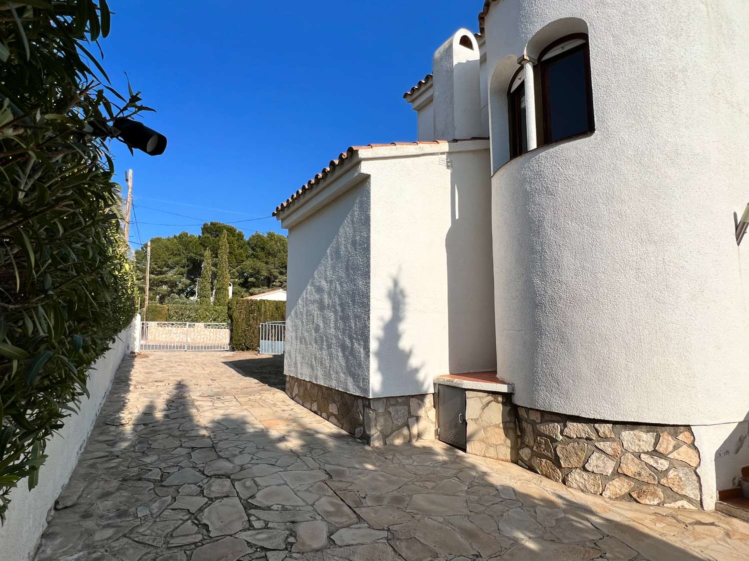 Individual house with pool and sea view