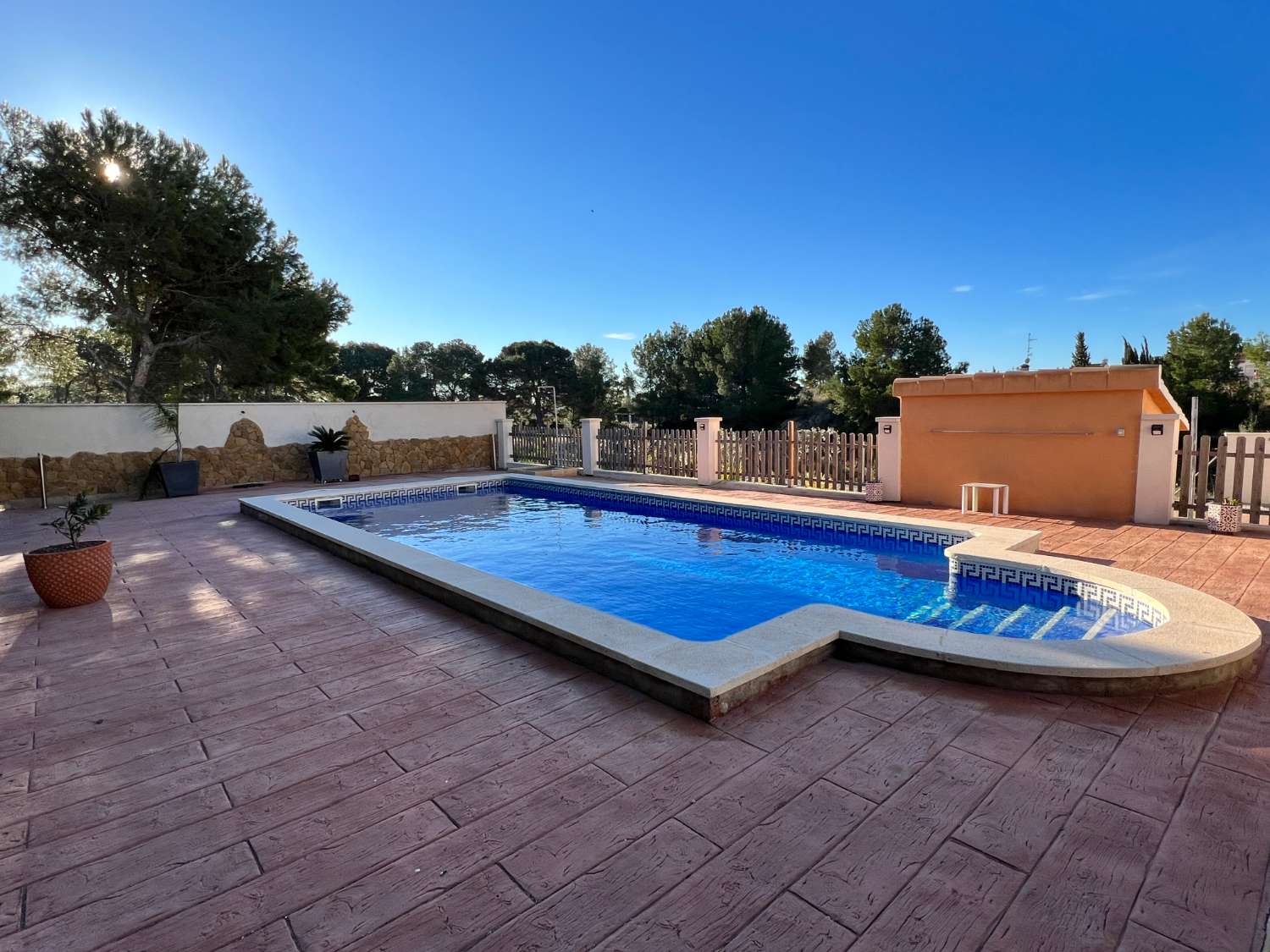 Detached house with clear view