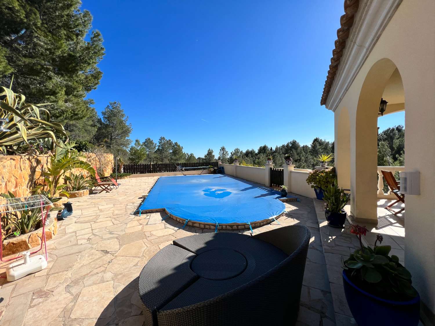 Maison individuelle avec piscine et vue dégagée