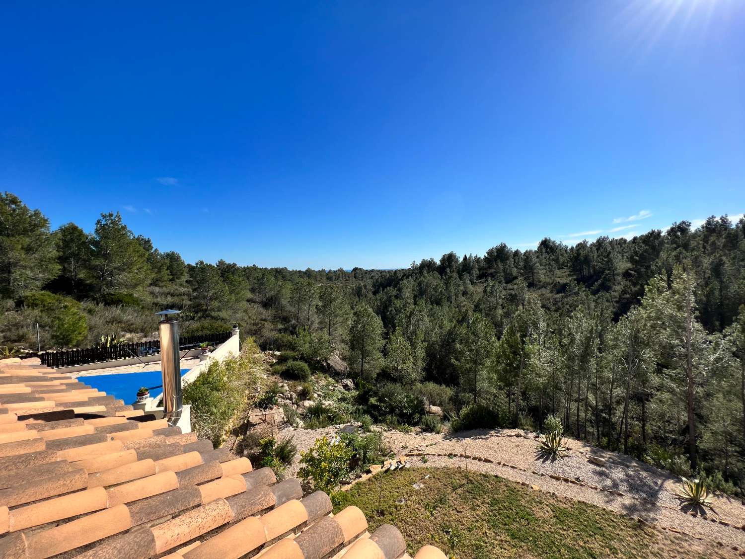 Maison individuelle avec piscine et vue dégagée