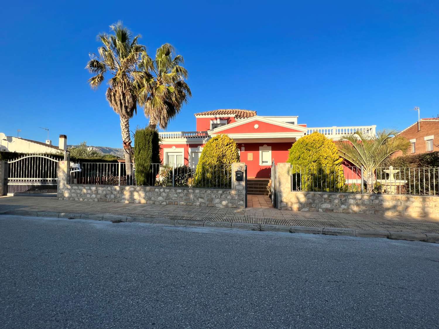 Casa indipendente con piscina