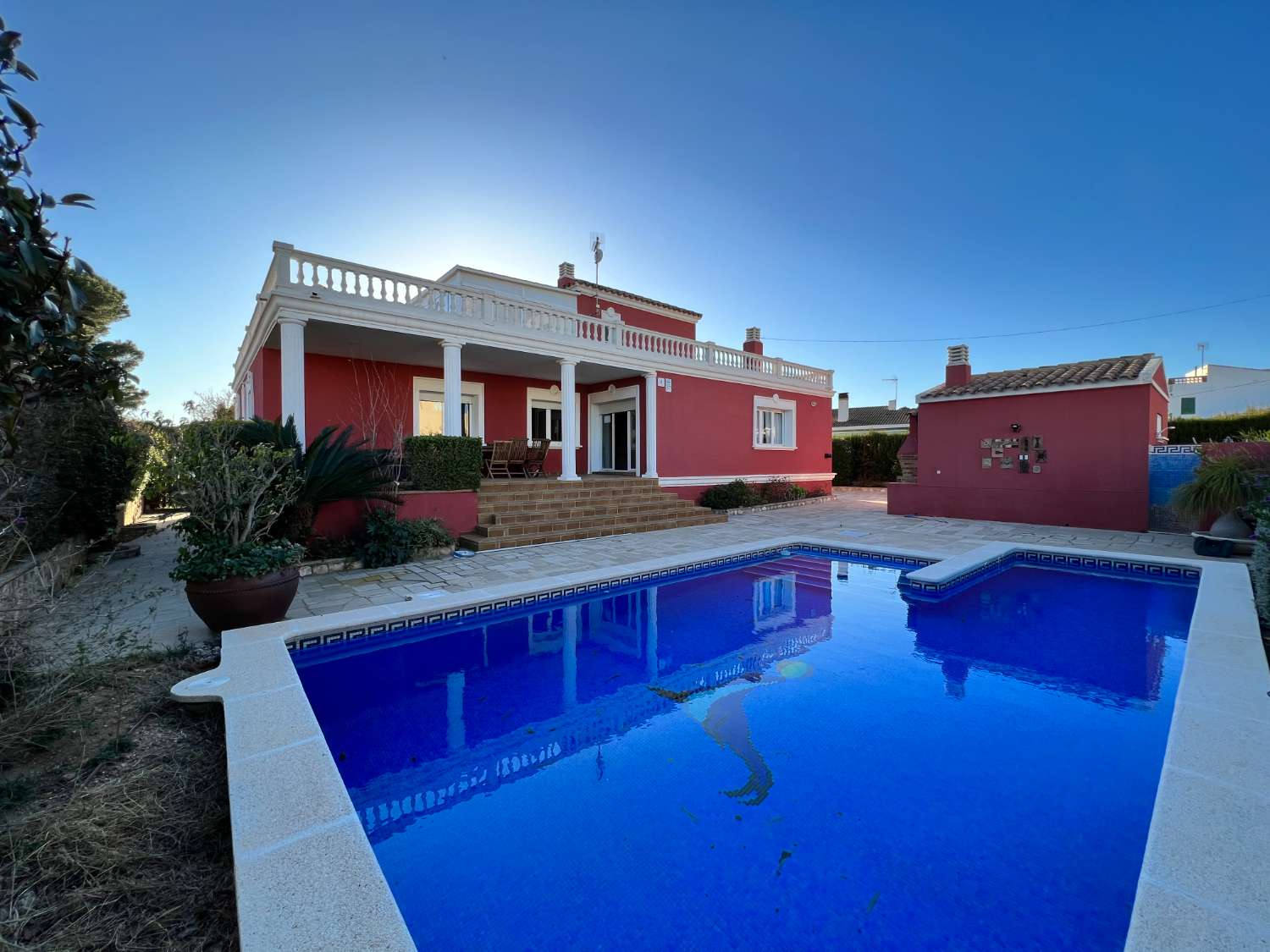 Casa individual con piscina