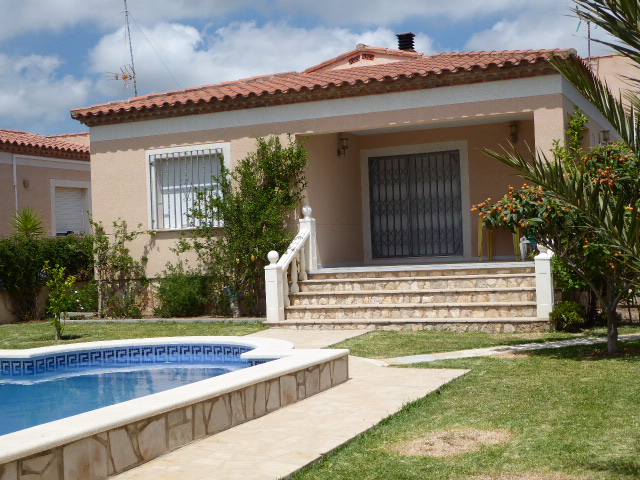 Casa individual con piscina