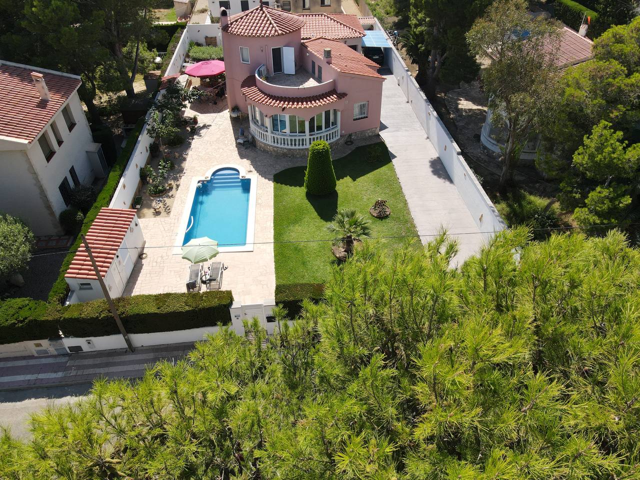 Casa individual con piscina