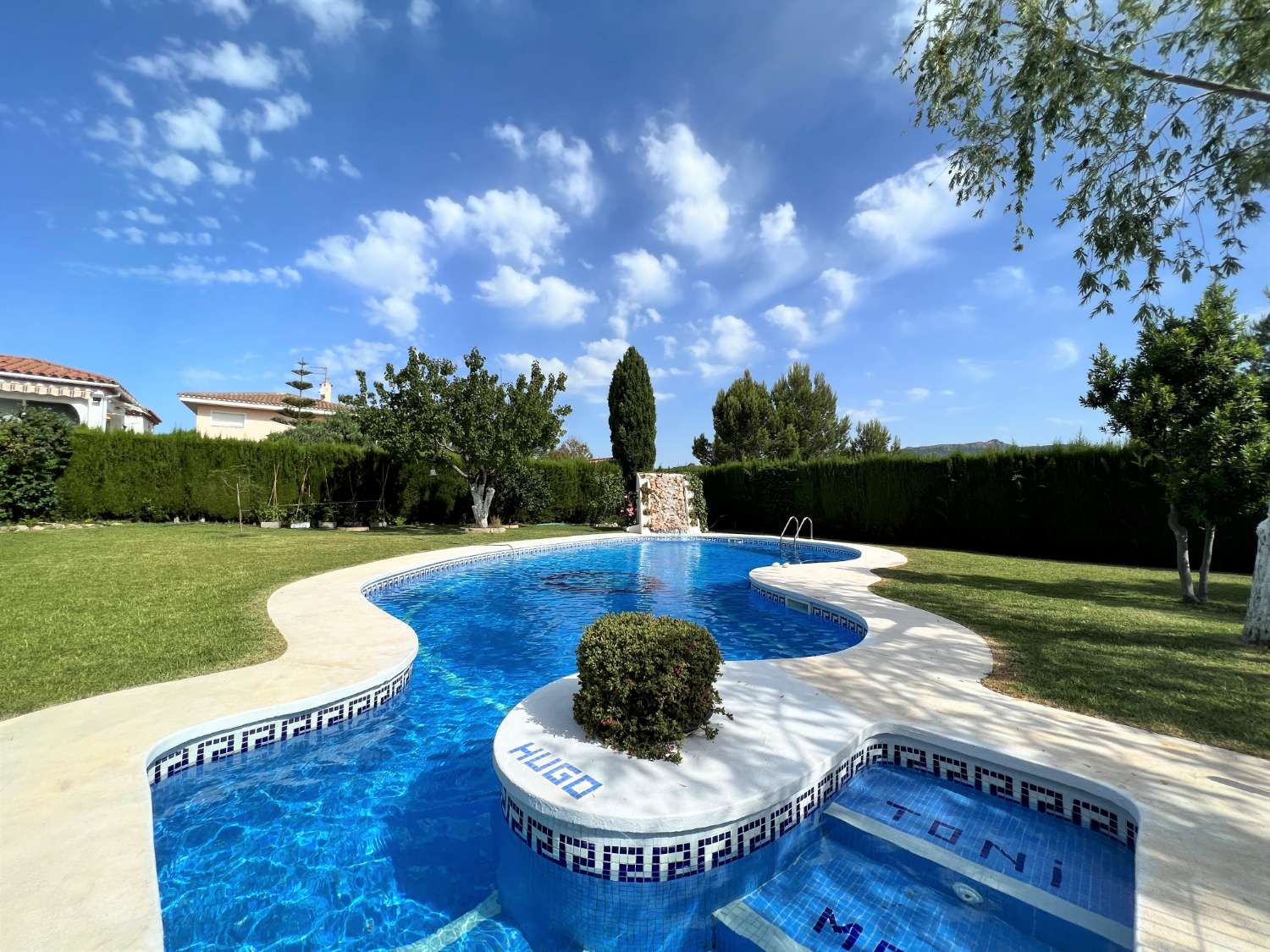 Semi-detached house with private garden and pool