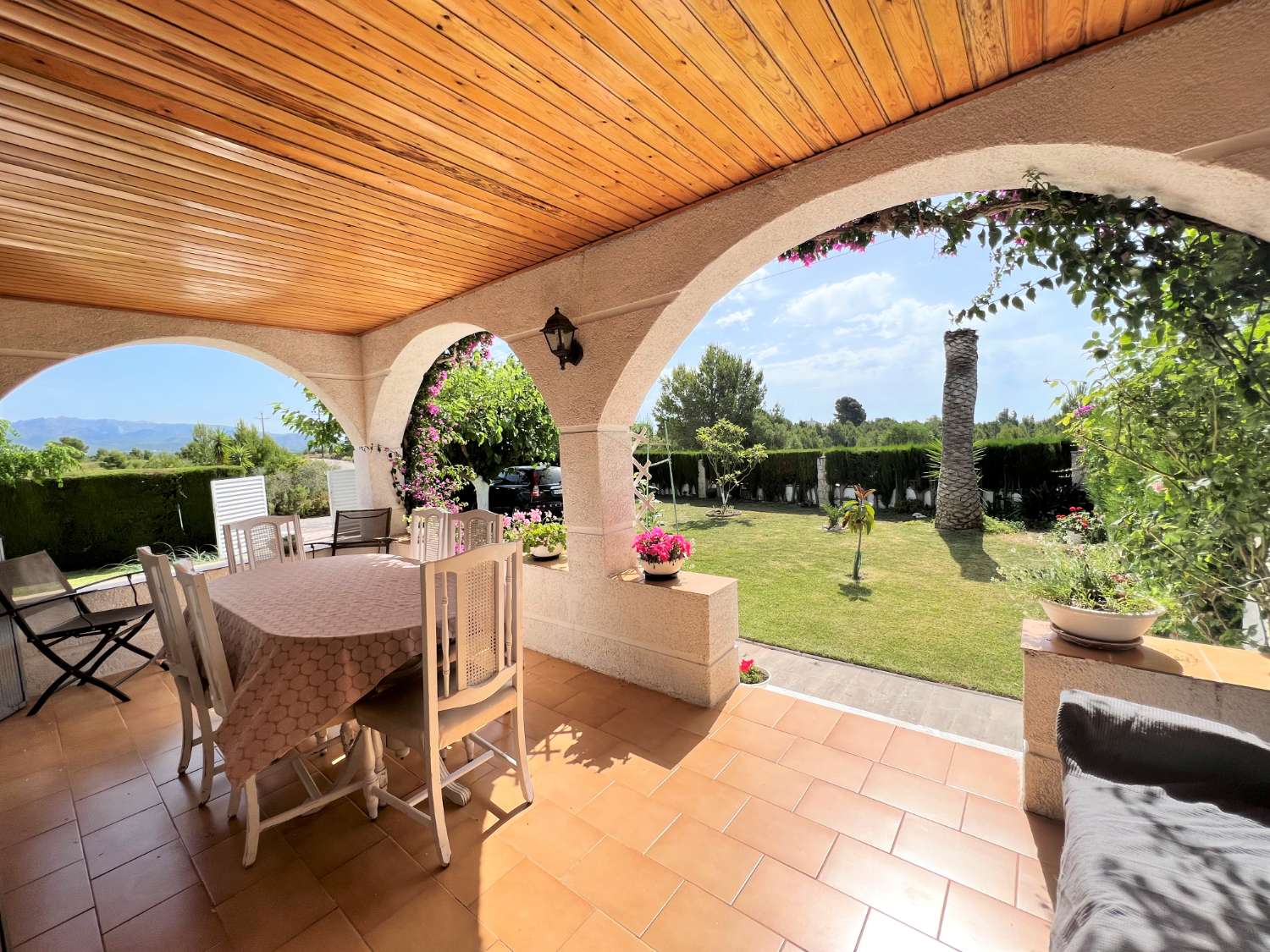 Bella casa bifamiliare con giardino e piscina