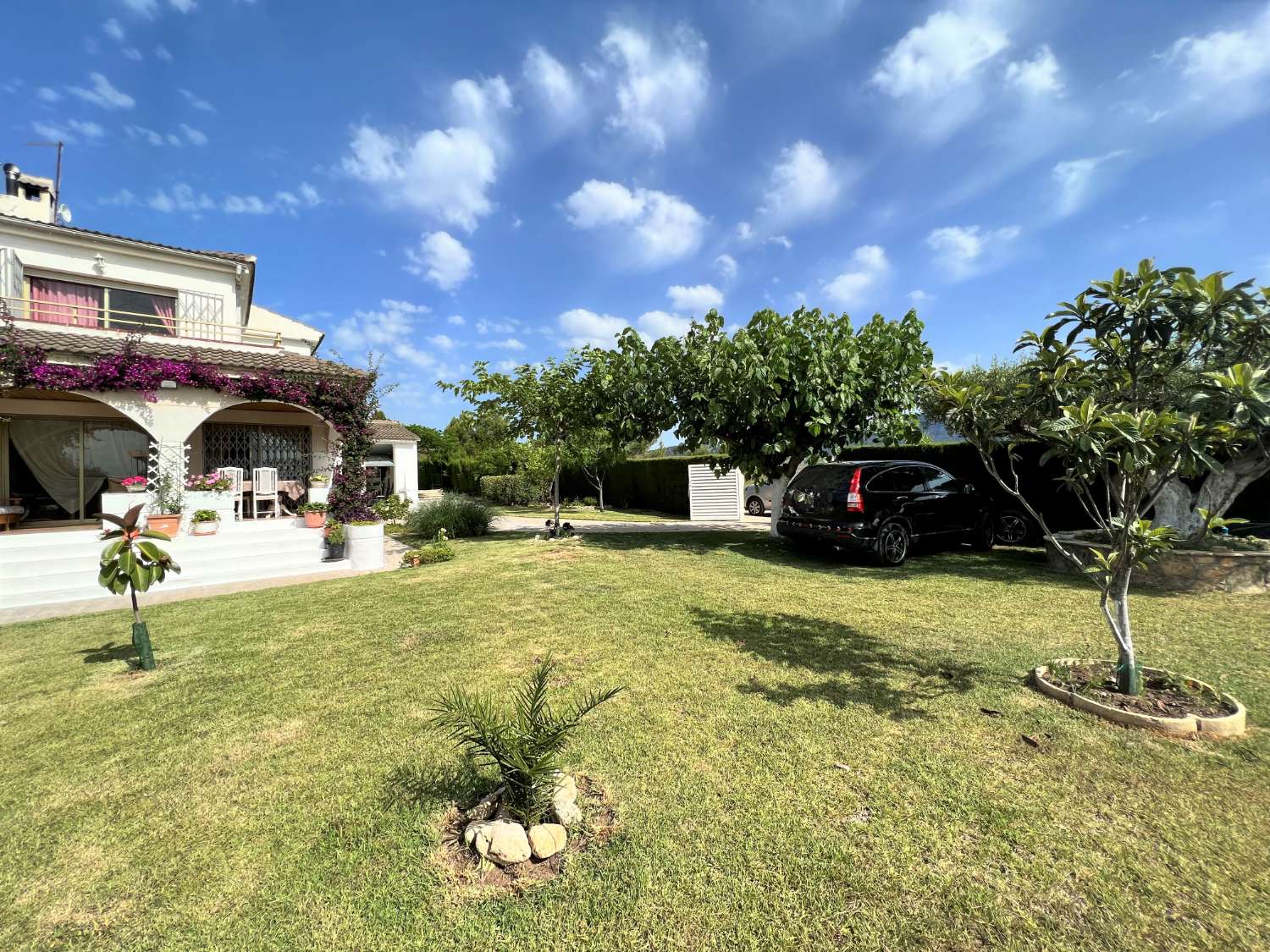 Semi-detached house with private garden and pool