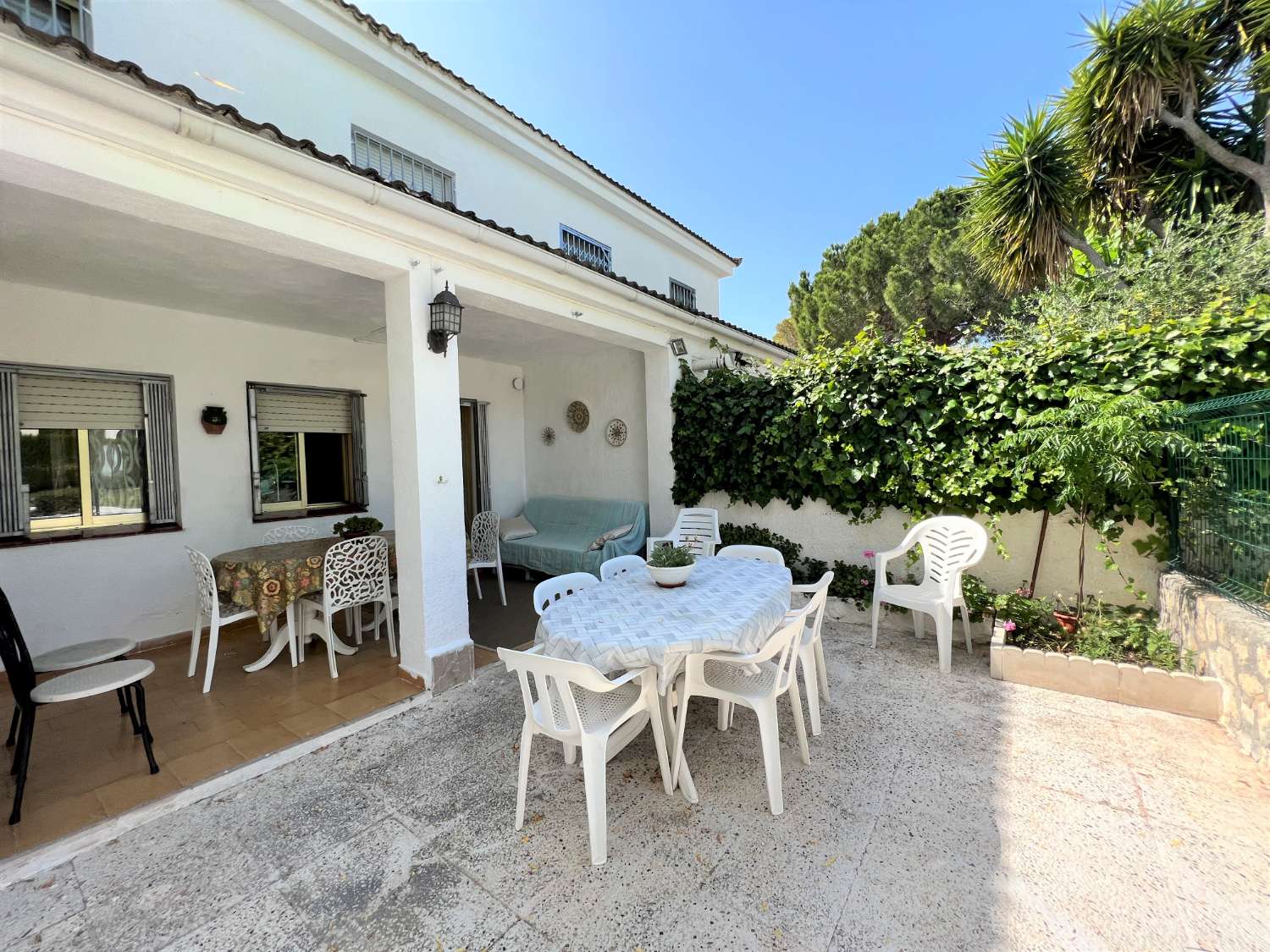 Maison jumelée avec jardin privé et piscine