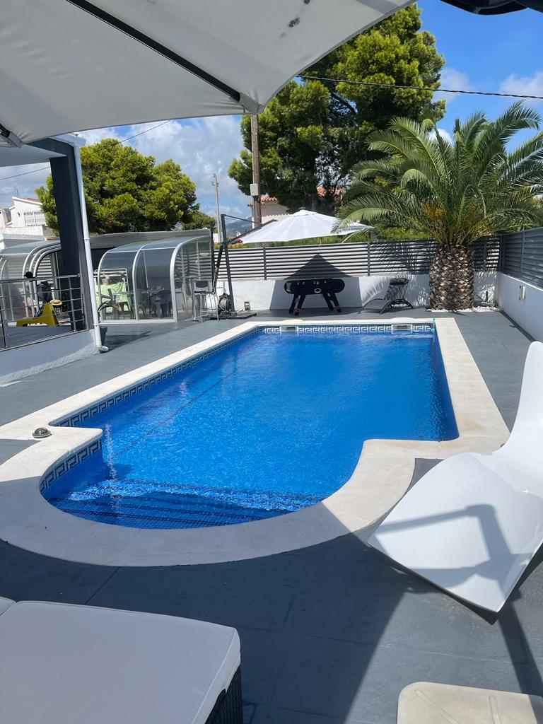 Casa moderna con piscina