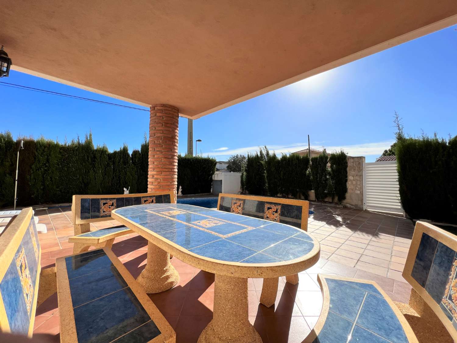 Individual house with pool at only 400m from the beach